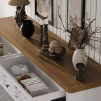 Weißes Sideboard aus Holz mit Türen mit Hohlrelief