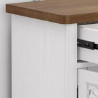 Weißes Sideboard aus Holz mit Türen mit Hohlrelief
